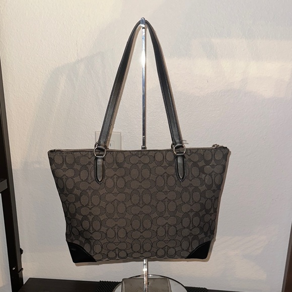 Coach Zip Top Tote in Signature Canvas Charcoal/Black/Silver F29958 - Picture 2 of 10